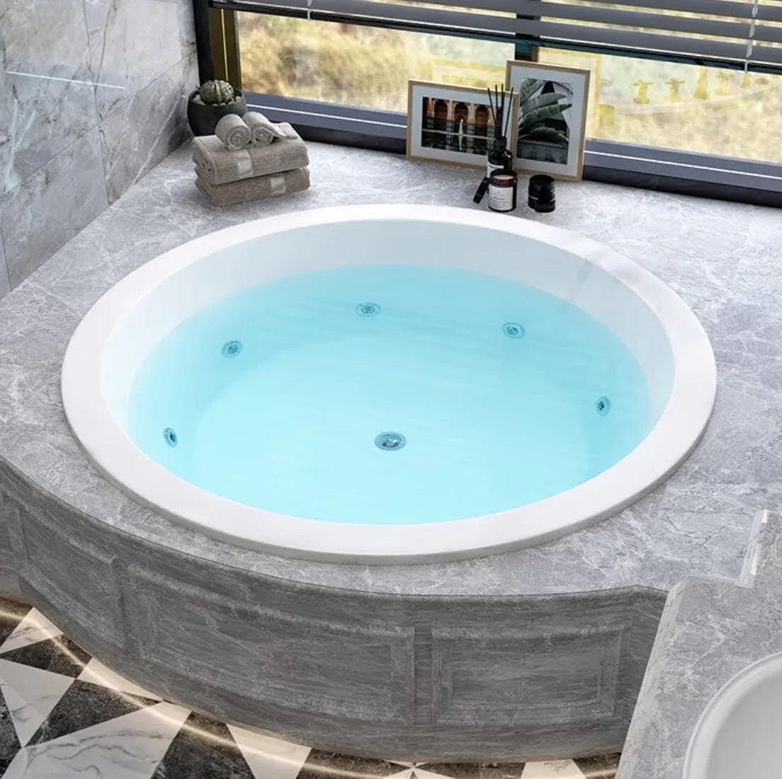 Modern round built-in spa bath with marble surround in a stylish bathroom, Secasa Home