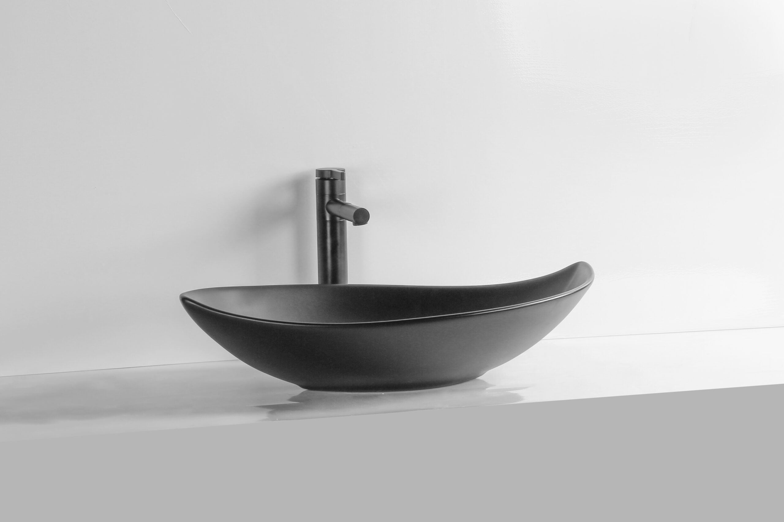 Infinity Gloss White/Matt White/Matt Black Ceramic Above Counter Basin 660*390*150mm